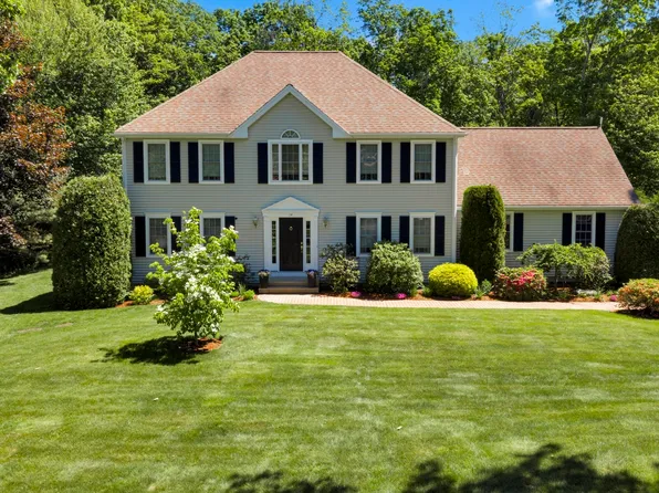 14 Old Towne Way, Sturbridge, MA 01518