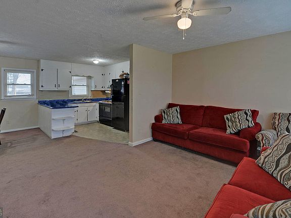 4th image of 926 Skyline Dr