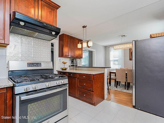 5th image of 66 Bodine St