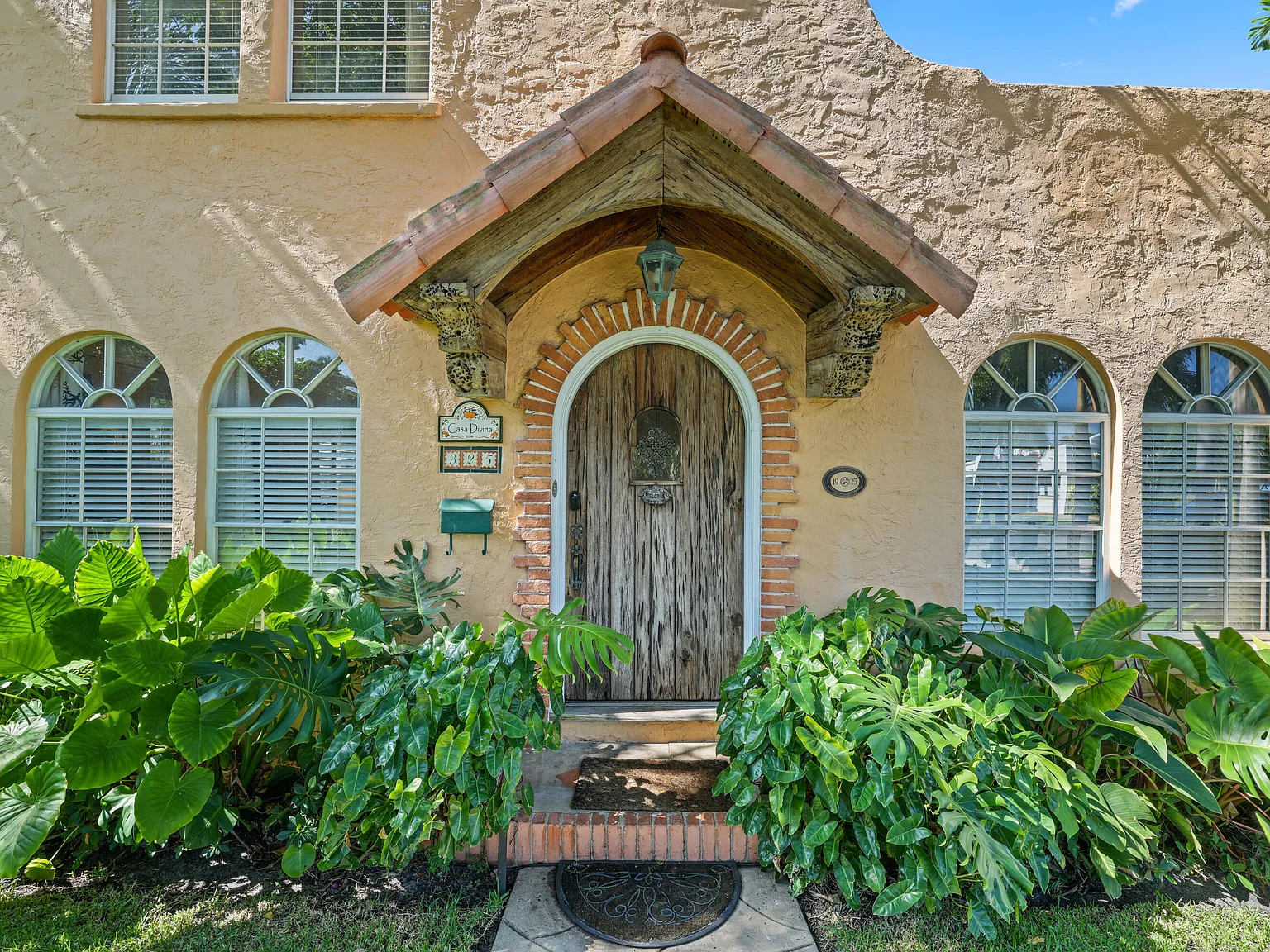 4 bed, 3.5 bath, 2280 sqft, $14,500 — Photo 4