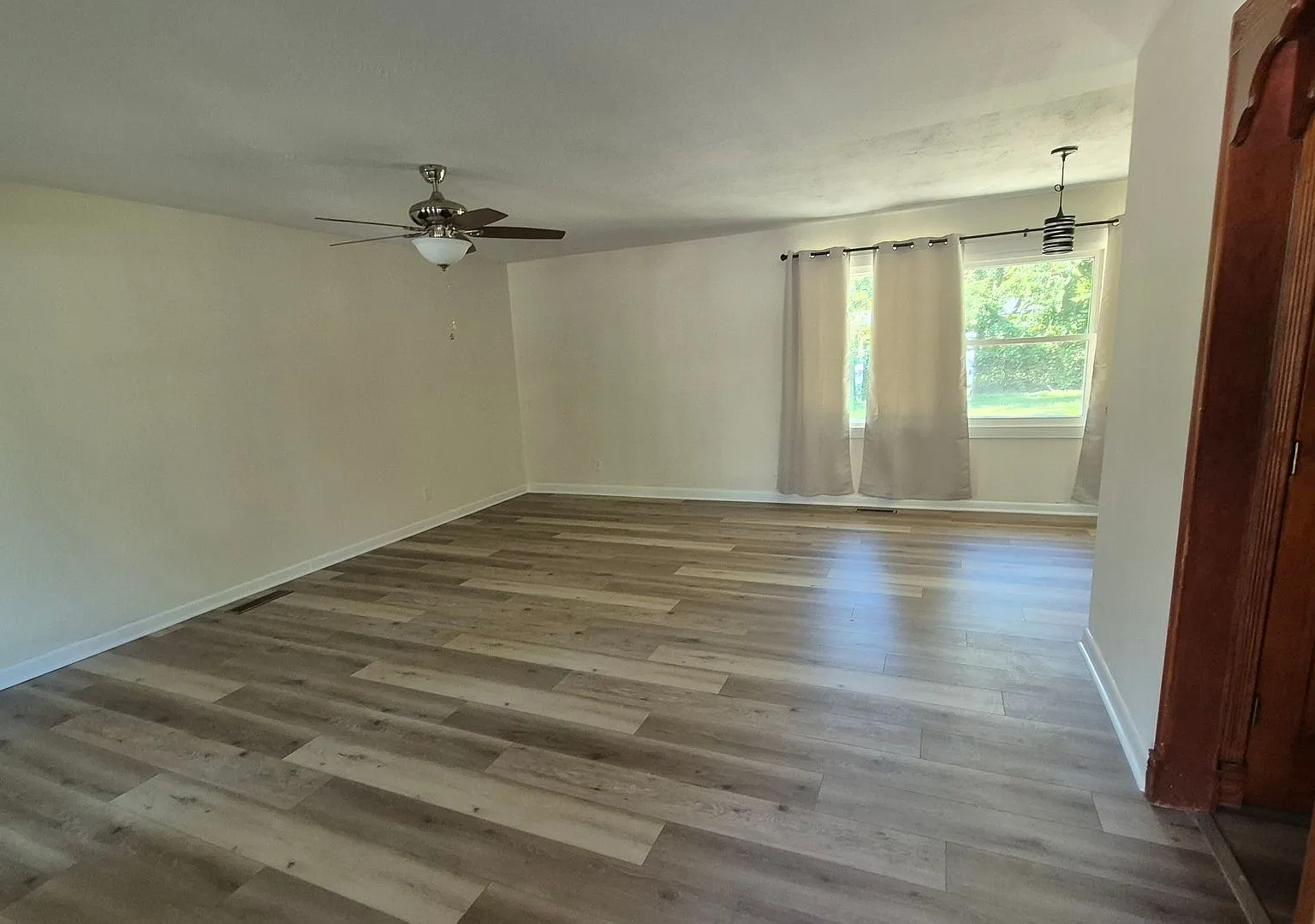 Charming 2 Bedroom 1.5 Bath for Rent — Photo 3