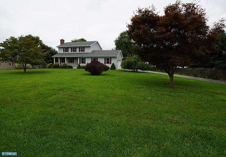 1st image of 202 Oak Dr