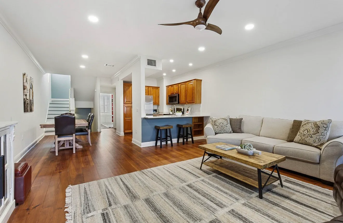 3 bed, 2000 sqft, $2,700 — Photo 1