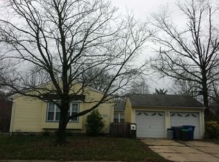 101 Lantern Ln, Mount Laurel, NJ 08054