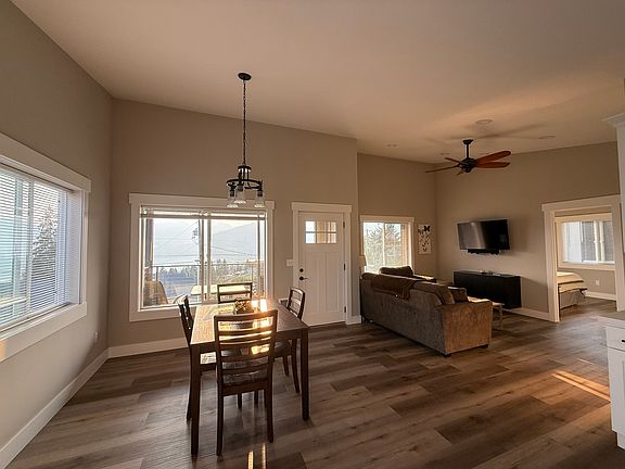 5th image of 7 Stormy Vista Ln