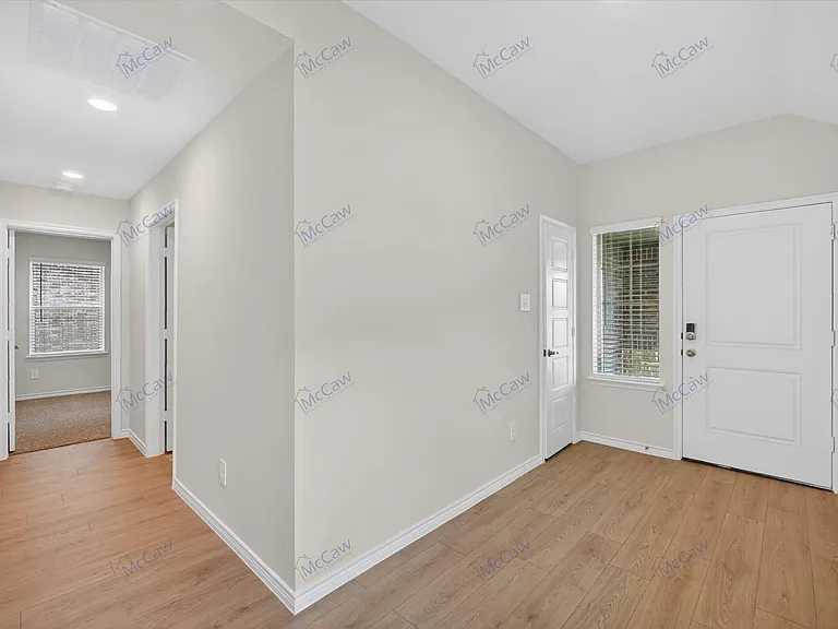 1209 Hopes Lake Dr — Photo 3
