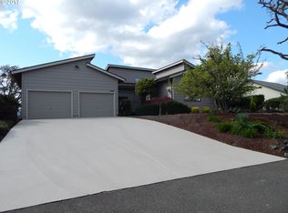 409 Ridgecrest Dr, Roseburg, OR 97471
