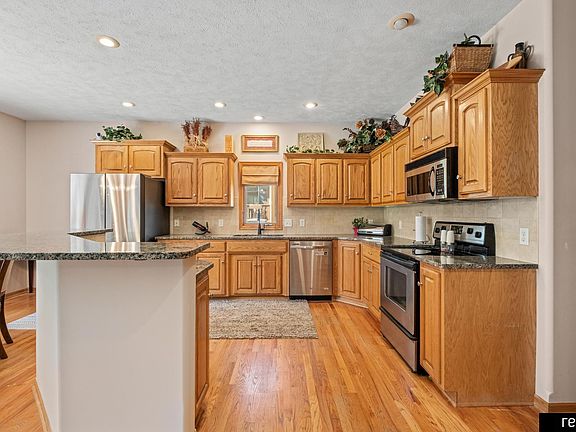3rd image of 118 Castle Pine Dr