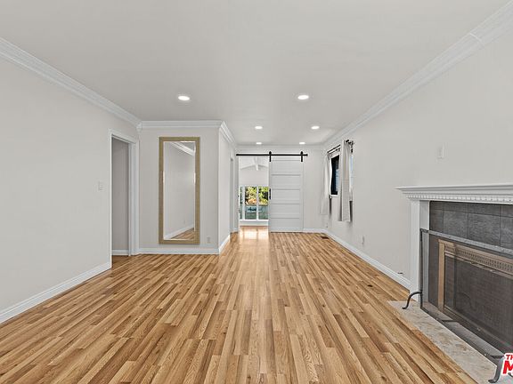 3rd image of 7212 W 91st St