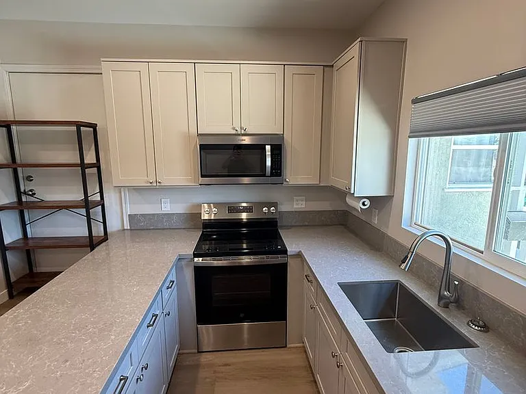 1811 Parrot St — Photo 2