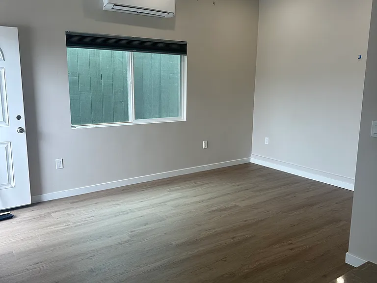 1812 Parrot St — Photo 9