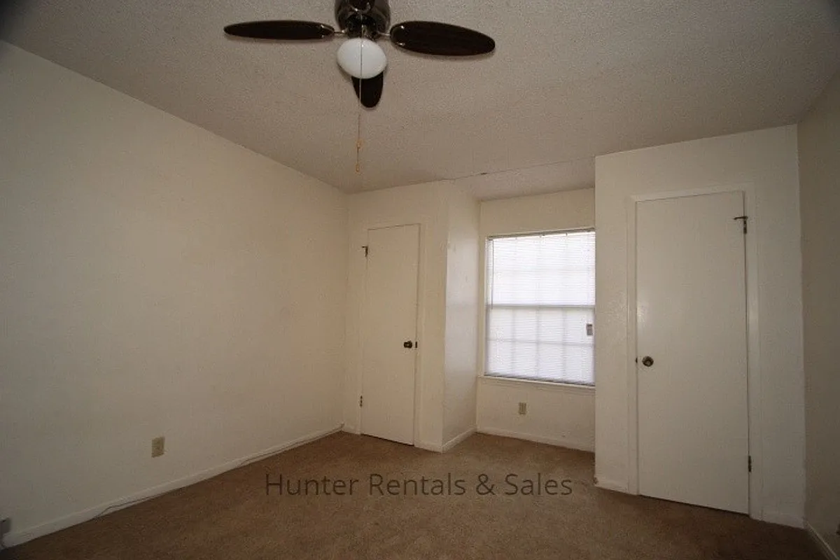 Building Photo - 3801 Madison Dr