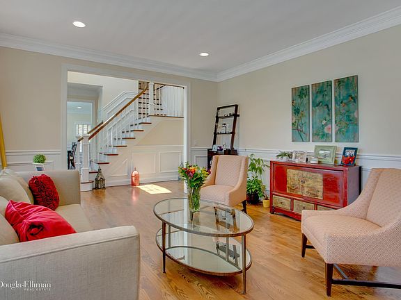 5th image of 4 Hill Ln