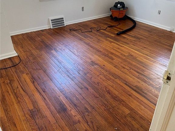 4th image of 12100 Shady Oak Blvd