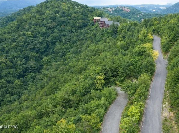 Mountain Folks Way, Sevierville, TN 37876