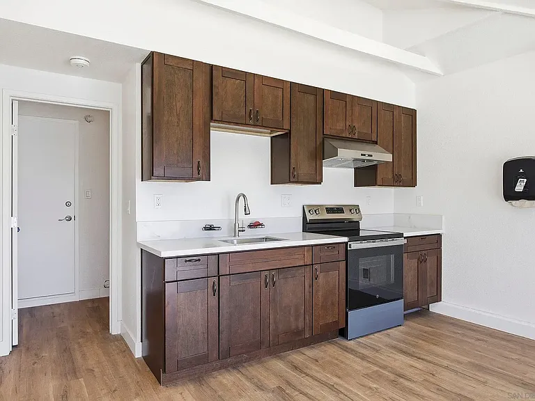 4224 Governor Dr — Photo 2