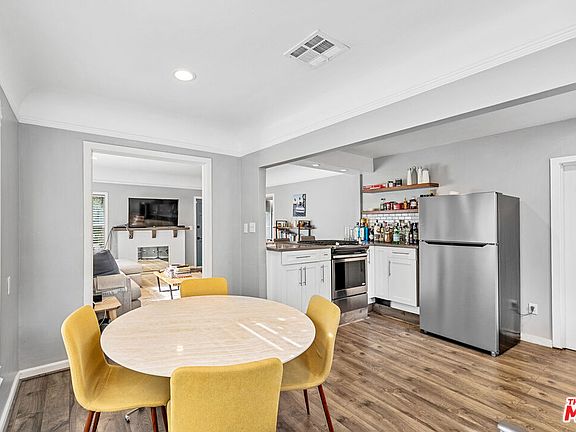 3rd image of 524 N San Vicente Blvd
