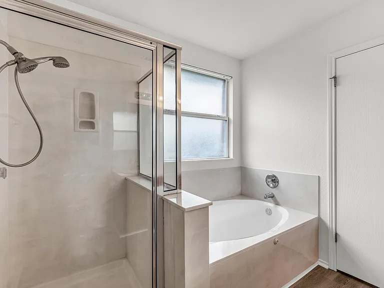 609 Golden Gate Dr — Photo 7