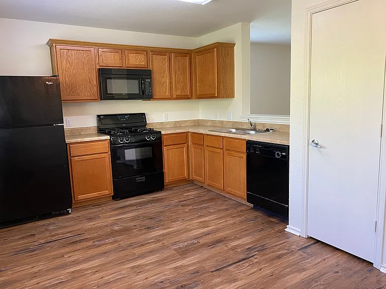 7908 Nater Ln — Photo 6