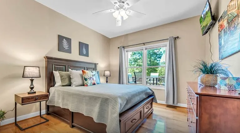 1066 Joffrey Dr — Photo 5