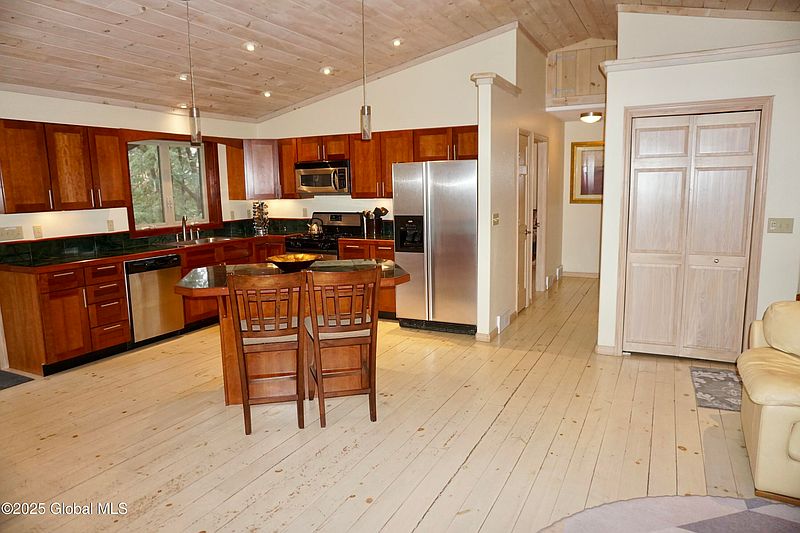 5th image of 12 Van Rensselaer Drive
