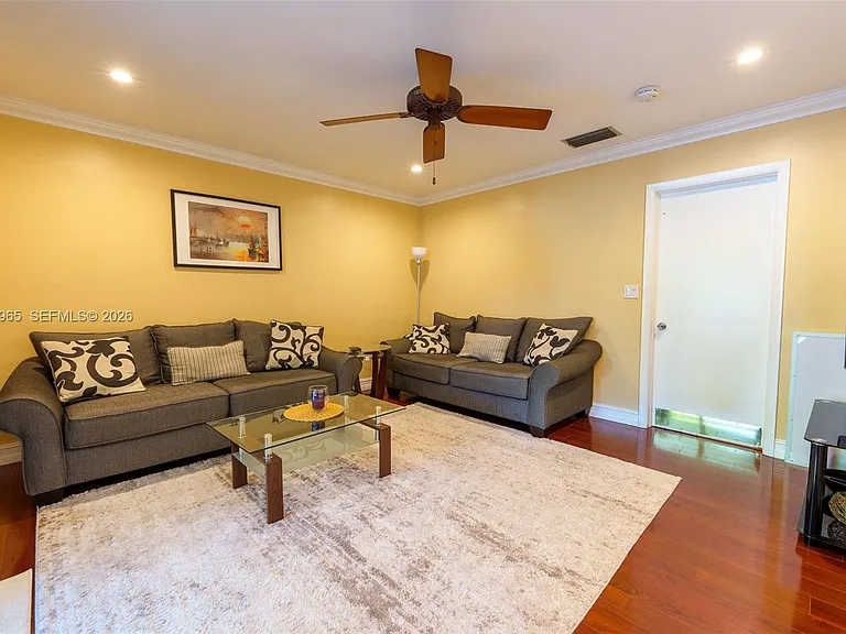 740 Ridgewood Ln — Photo 11