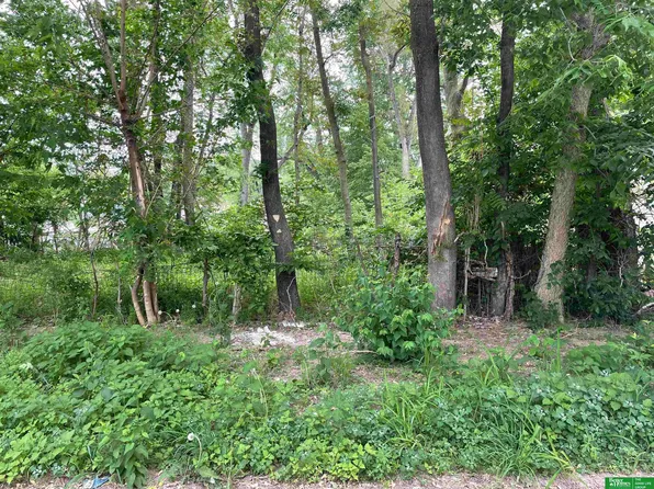 Ernst St, Omaha, NE 68112