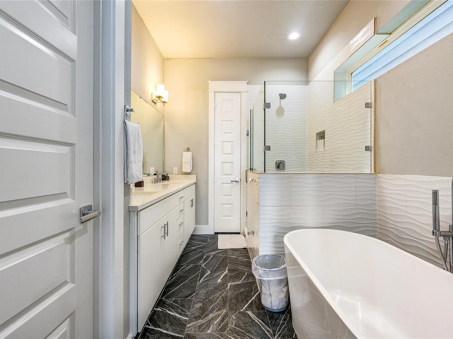 3 bed, 3.5 bath, 1718 sqft, $2,490 — Photo 4