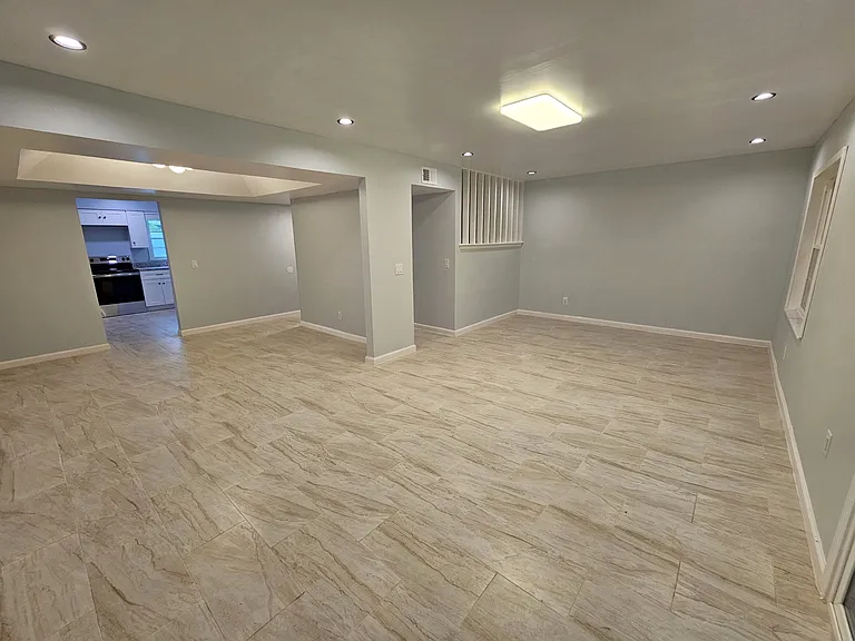 35 Summercreek Dr — Photo 16