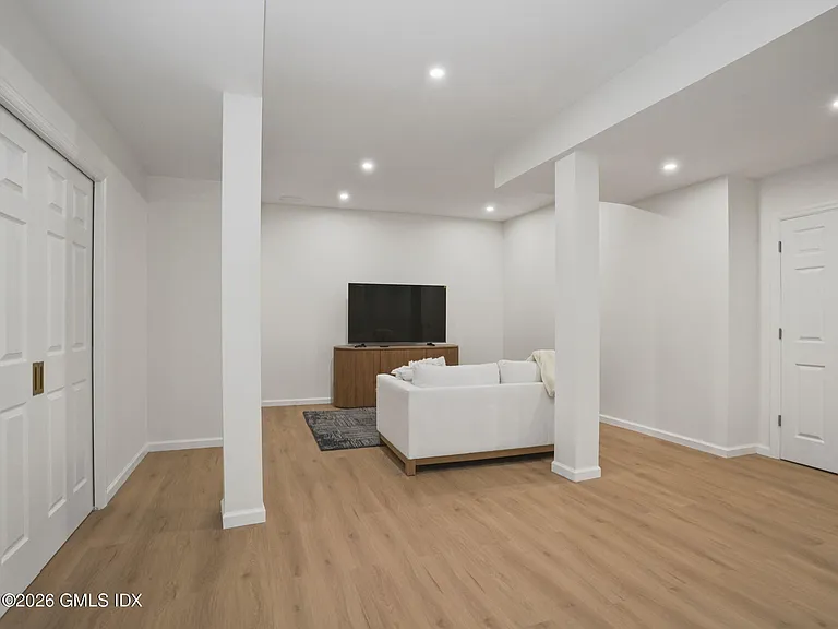 147 Holly Hill Ln #9 — Photo 24
