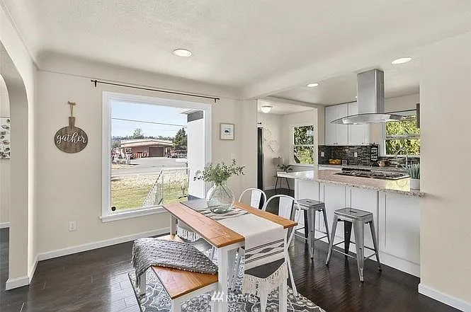 1921 E Valley Hwy — Photo 17