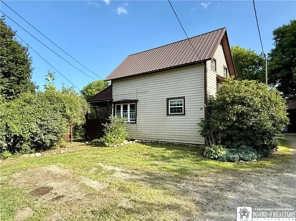 10 Dean St, Randolph, NY 14772