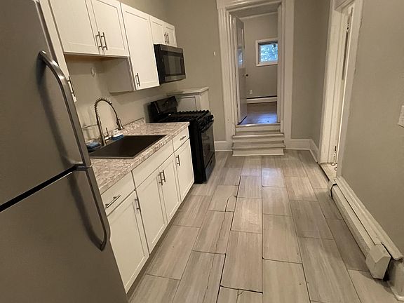 5th image of 129 Dove St #1