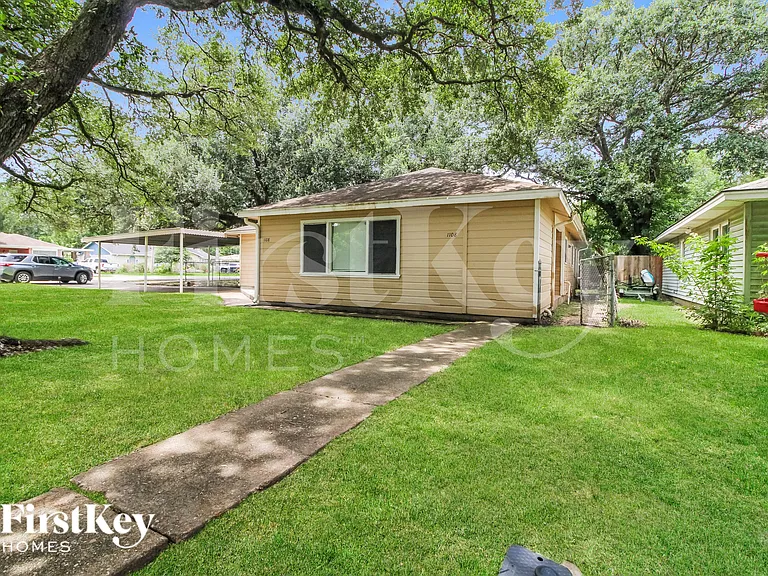 1108 W Camp Cir — Photo 3