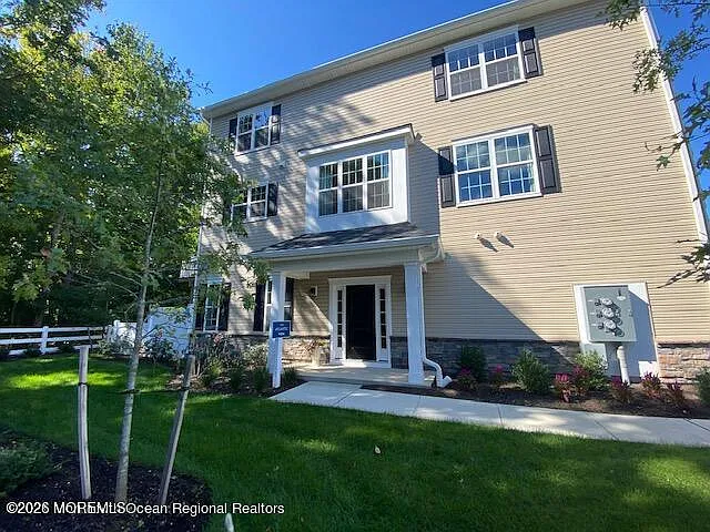 2601 Evans Ln — Photo 1