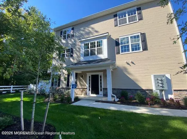 2601 Evans Ln, Middletown, NJ 07748