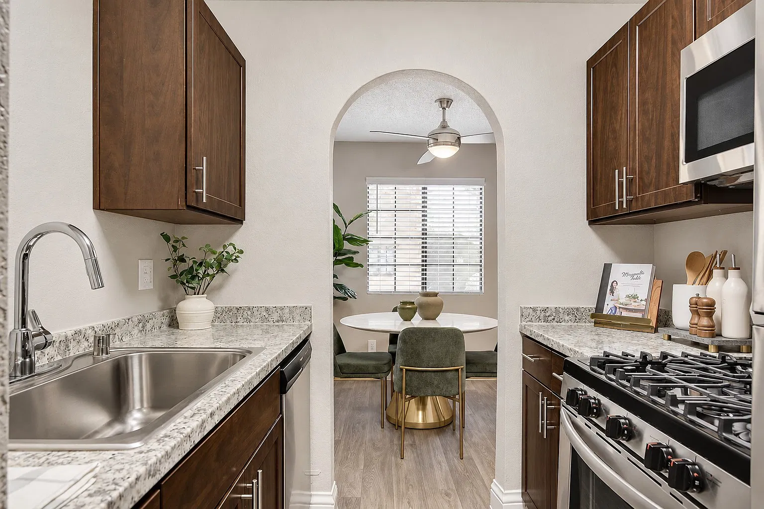 Diamondhead Apartments — Photo 2
