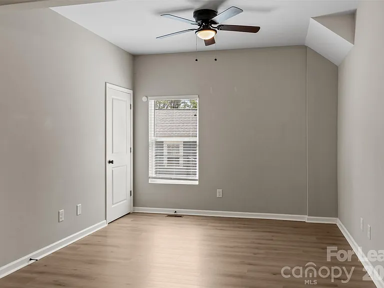 3130 Celia Ave — Photo 13