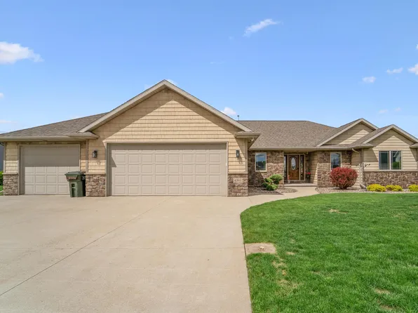 4201 Fieldcrest Dr, Kaukauna, WI 54130