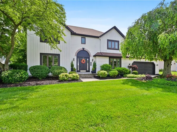 195 Sleepy Hollow Dr, Amherst, OH 44001