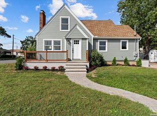 17 Claremont Ave, West Babylon, NY 11704