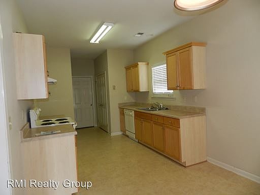 4th image of 1096 Avalon Dr