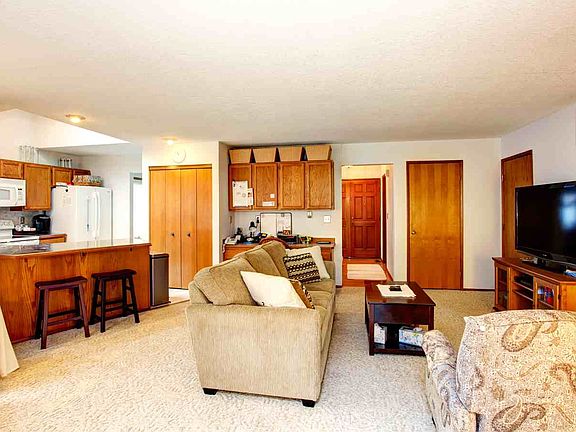 An overview of the kitchen & family room.