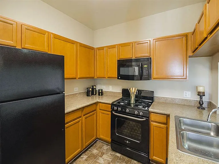 Remington Apartment Homes — Photo 35