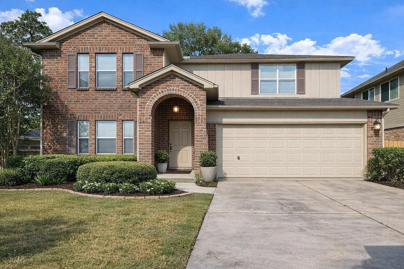 4 bed, 2.5 bath, 2630 sqft, $2,000 — Photo 1