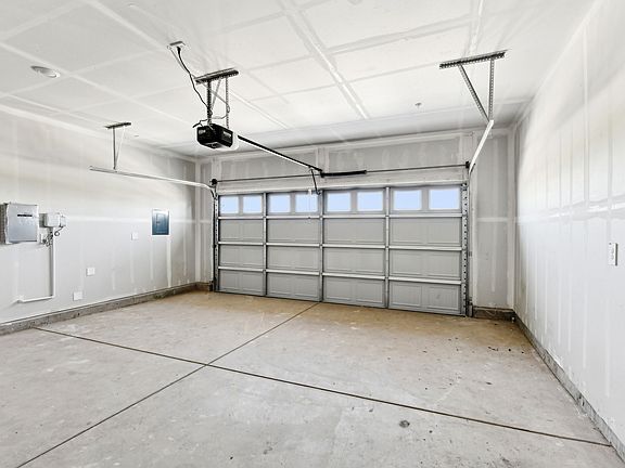 NCA_Vernon_5013_Garage_1276_BastionAve_.jpg