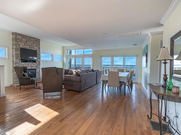 818 Dune Rd — Photo 8