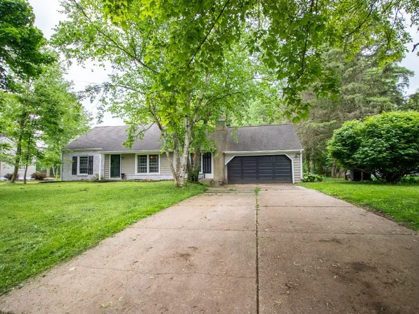 104 Hillcrest Dr, Edinboro, PA 16412