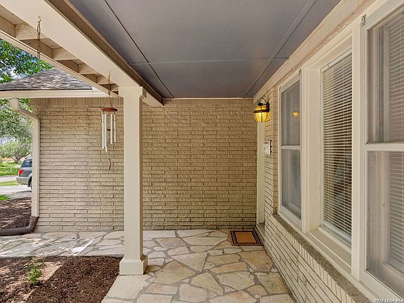 5th image of 438 Oakleaf Drive