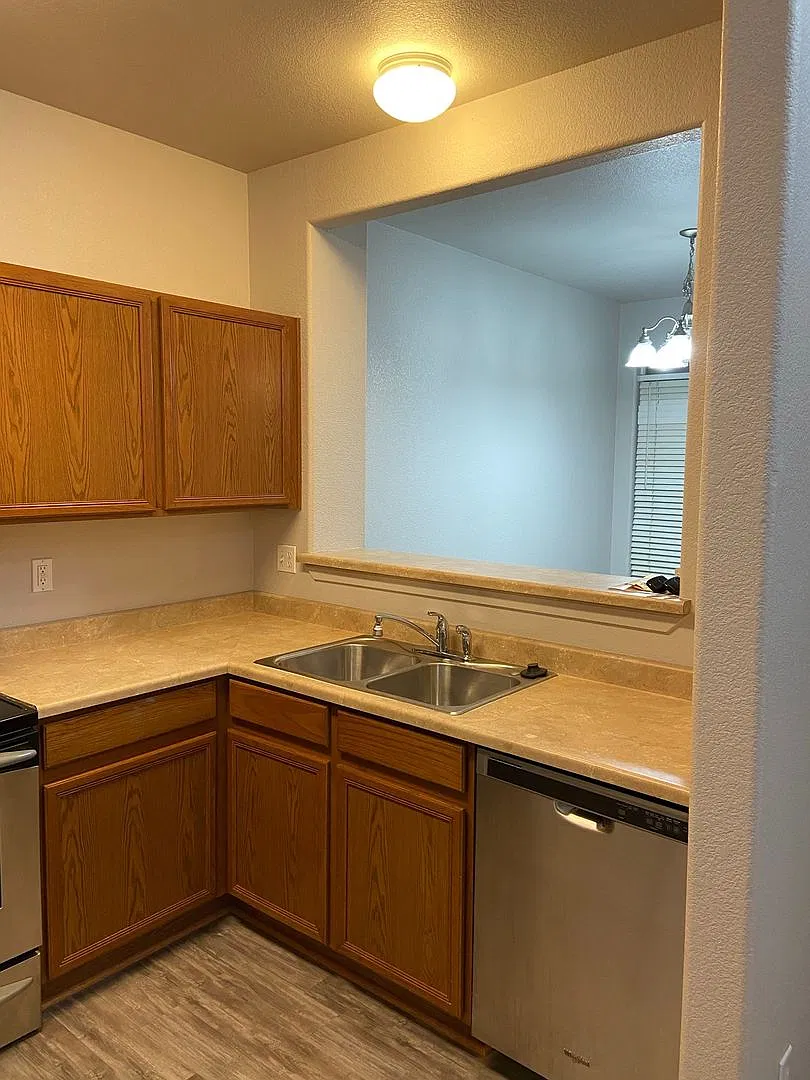 3Bed/3Bath Townhome Near Ft Carson on Sandy Springs! — Photo 4